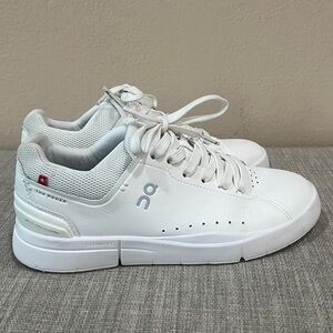 On Running Cloud women’s Sneakers in in White